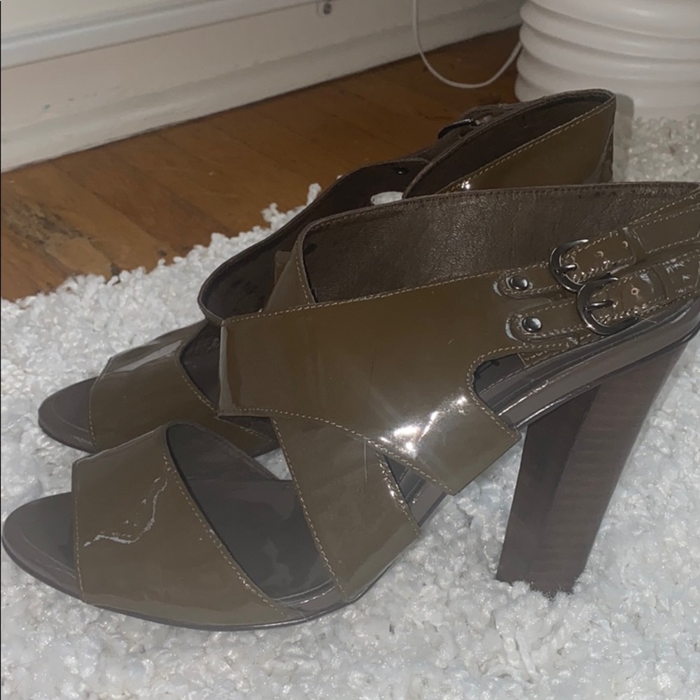Size 8 olive green patent 5” heels